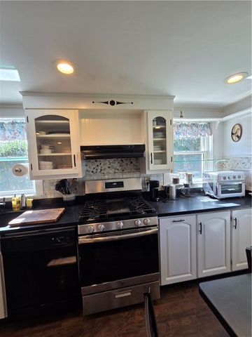 37 Eustis Avenue, Newport, RI 02840