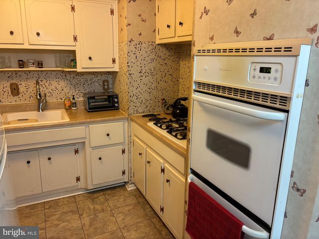 12039 MILLBROOK RD, Philadelphia, PA 19154