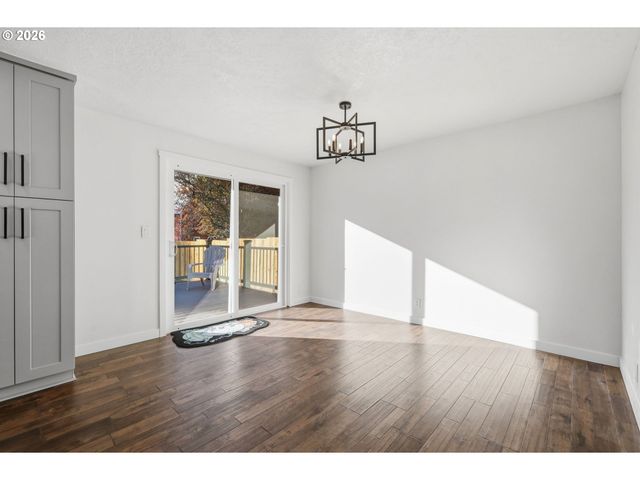 764 71ST St, Springfield, OR 97478