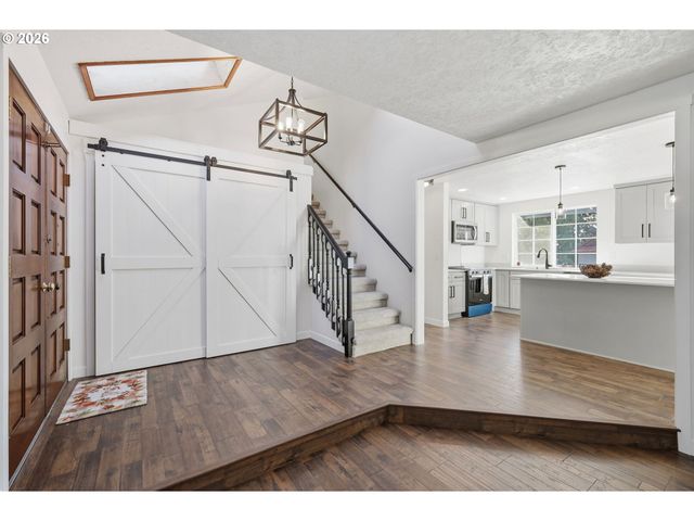 764 71ST St, Springfield, OR 97478