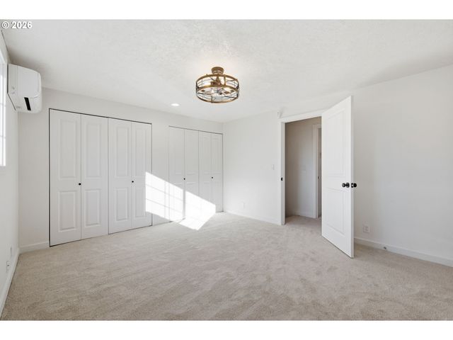 764 71ST St, Springfield, OR 97478