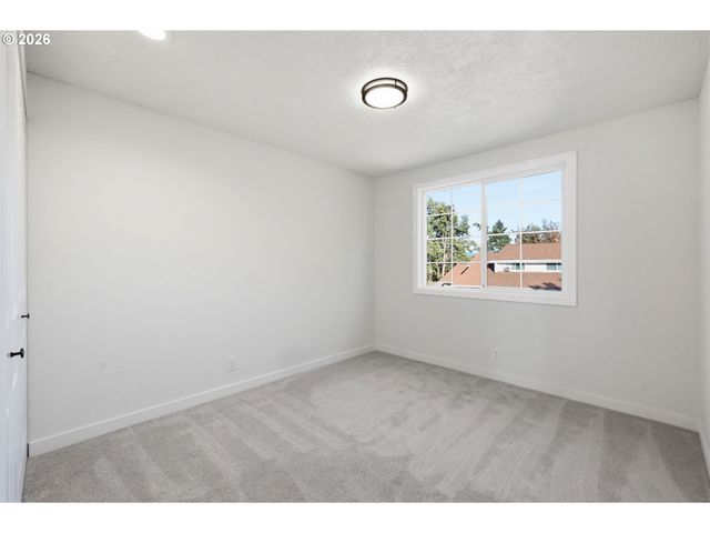764 71ST St, Springfield, OR 97478
