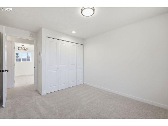 764 71ST St, Springfield, OR 97478