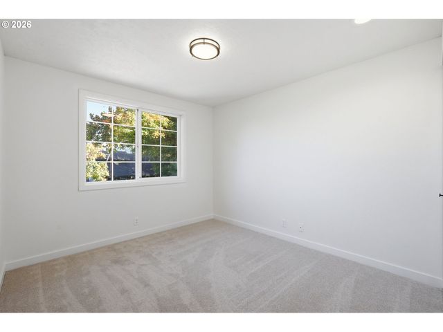 764 71ST St, Springfield, OR 97478