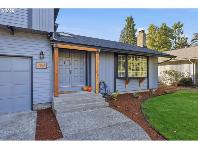 764 71ST St, Springfield, OR 97478