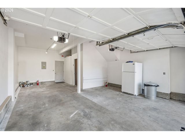 764 71ST St, Springfield, OR 97478