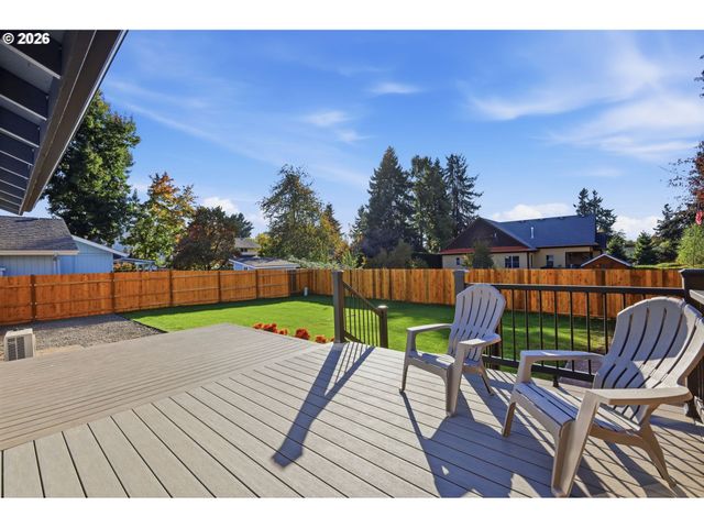 764 71ST St, Springfield, OR 97478