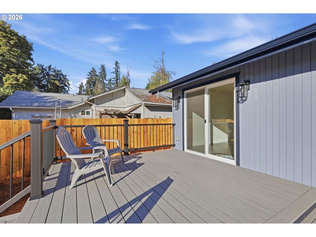 764 71ST St, Springfield, OR 97478