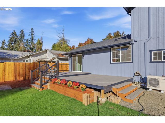 764 71ST St, Springfield, OR 97478