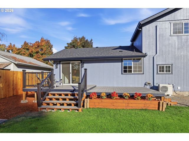 764 71ST St, Springfield, OR 97478