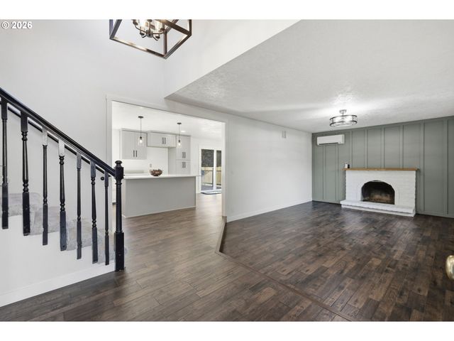 764 71ST St, Springfield, OR 97478