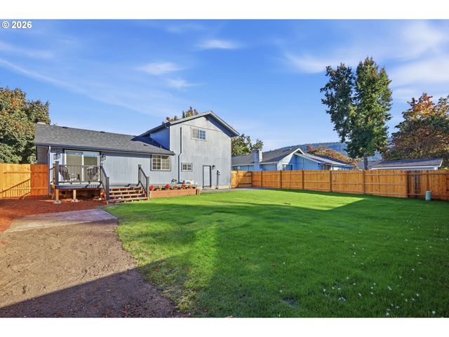 764 71ST St, Springfield, OR 97478