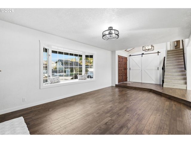 764 71ST St, Springfield, OR 97478