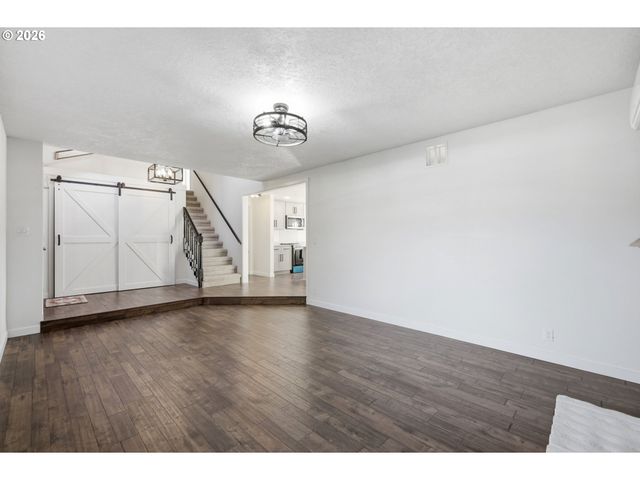764 71ST St, Springfield, OR 97478