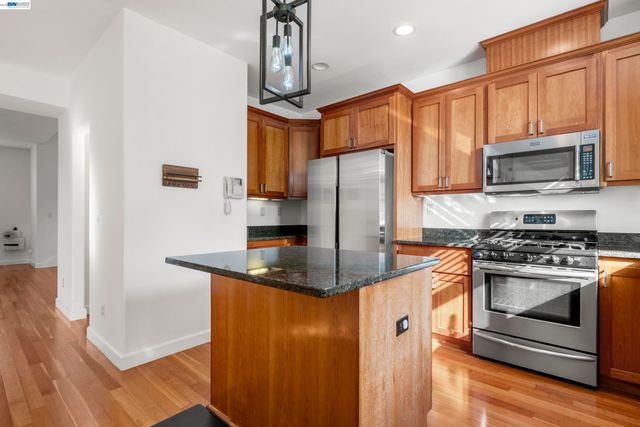 651 Macarthur Blvd, San Leandro, CA 94577