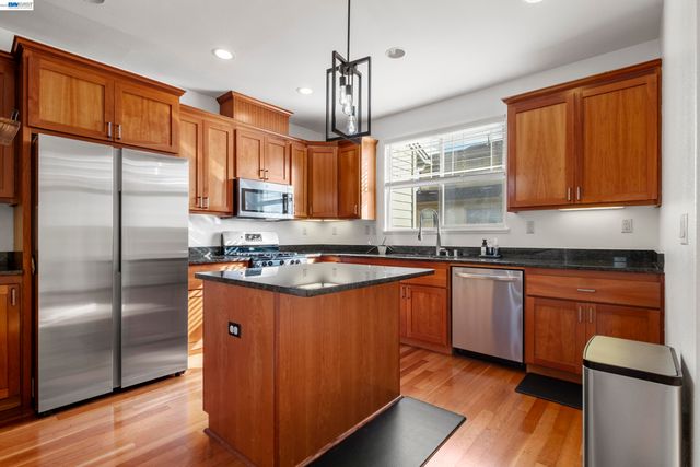 651 Macarthur Blvd, San Leandro, CA 94577