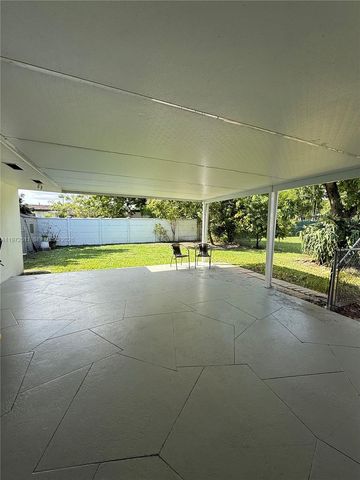 1720 SW 87th Ave, Miami, FL 33165