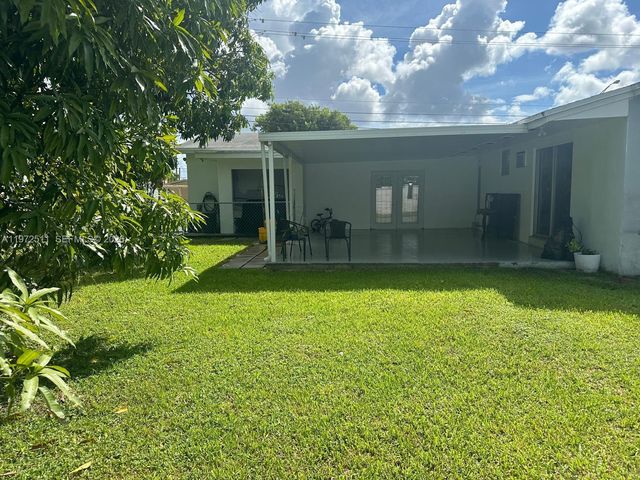 1720 SW 87th Ave, Miami, FL 33165