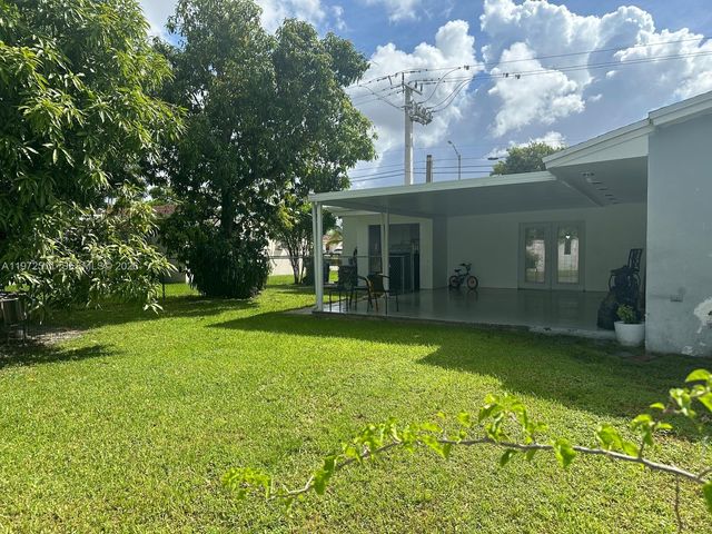 1720 SW 87th Ave, Miami, FL 33165