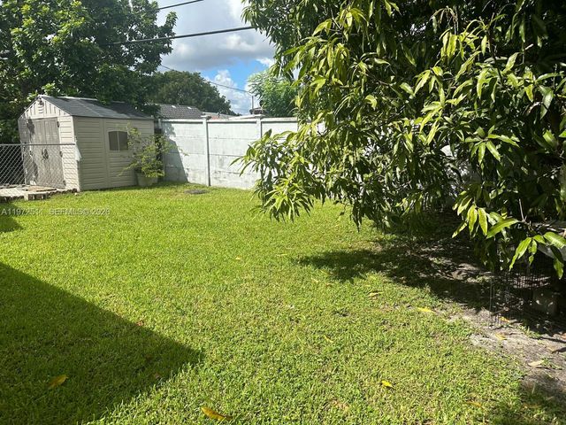 1720 SW 87th Ave, Miami, FL 33165