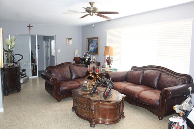 1720 SW 87th Ave, Miami, FL 33165