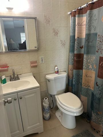 1720 SW 87th Ave, Miami, FL 33165