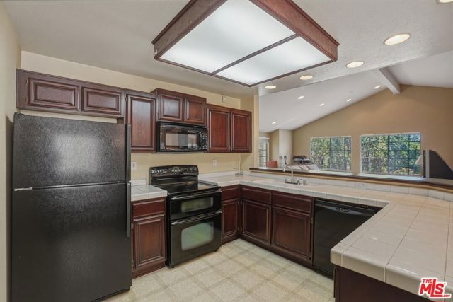 675 Oak Run Trail TL301, Oak Park, CA 91377