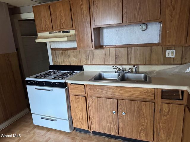 25 Steele Avenue, Gloversville, NY 12078
