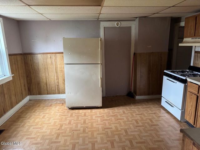 25 Steele Avenue, Gloversville, NY 12078
