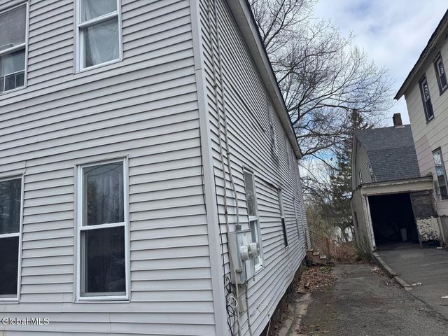 25 Steele Avenue, Gloversville, NY 12078