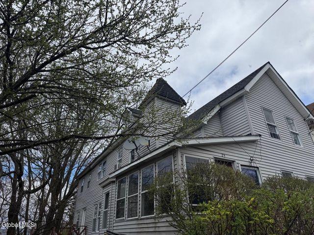 25 Steele Avenue, Gloversville, NY 12078