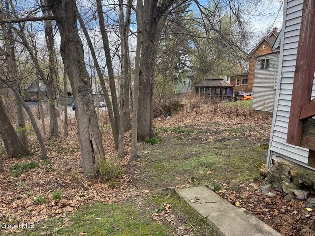 25 Steele Avenue, Gloversville, NY 12078