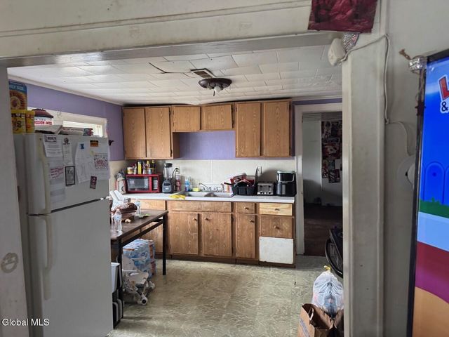 25 Steele Avenue, Gloversville, NY 12078