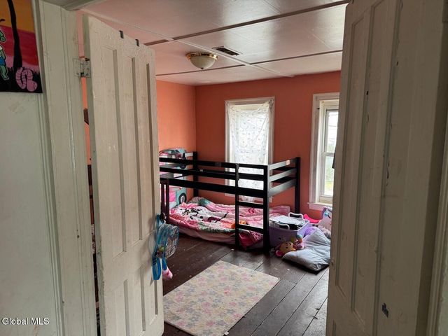 25 Steele Avenue, Gloversville, NY 12078