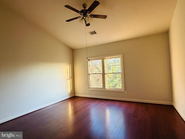 25352 HERRING CREEK DR, Chantilly, VA 20152