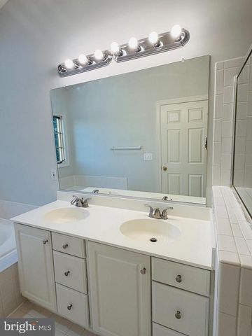 25352 HERRING CREEK DR, Chantilly, VA 20152