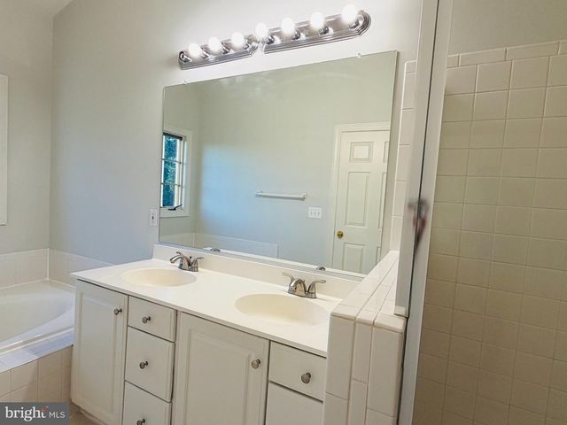 25352 HERRING CREEK DR, Chantilly, VA 20152