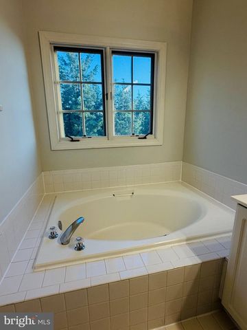 25352 HERRING CREEK DR, Chantilly, VA 20152