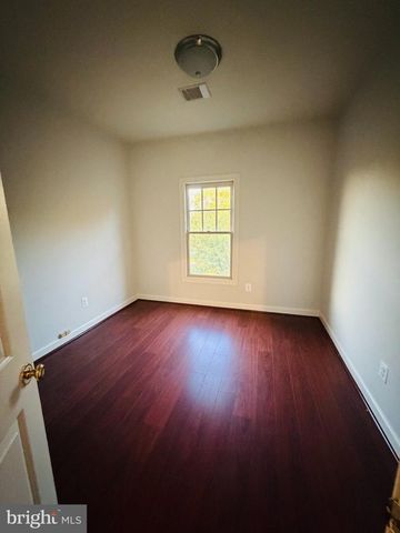 25352 HERRING CREEK DR, Chantilly, VA 20152
