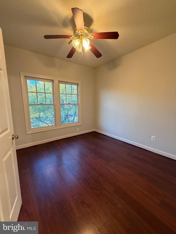 25352 HERRING CREEK DR, Chantilly, VA 20152