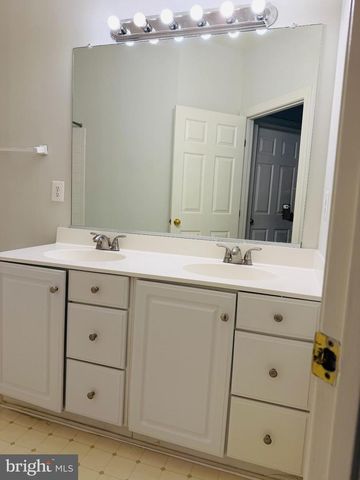 25352 HERRING CREEK DR, Chantilly, VA 20152