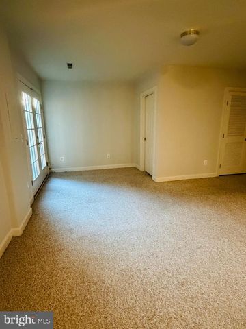 25352 HERRING CREEK DR, Chantilly, VA 20152
