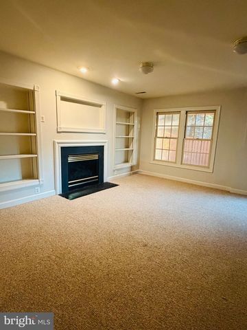 25352 HERRING CREEK DR, Chantilly, VA 20152