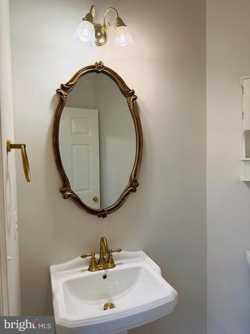 25352 HERRING CREEK DR, Chantilly, VA 20152
