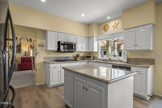 1737 Emerald Isle Way, Oxnard, CA 93035