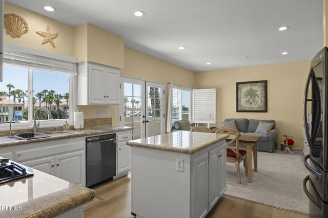 1737 Emerald Isle Way, Oxnard, CA 93035