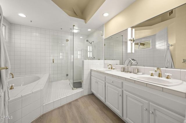 1737 Emerald Isle Way, Oxnard, CA 93035