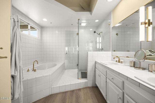 1737 Emerald Isle Way, Oxnard, CA 93035