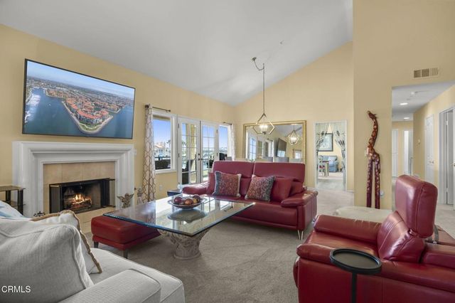 1737 Emerald Isle Way, Oxnard, CA 93035