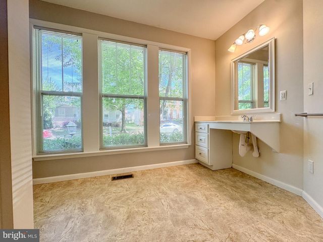 1404 GRAHAM DR, Fredericksburg, VA 22401